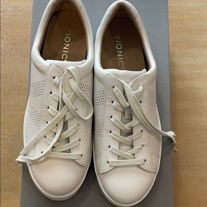 Vionic Honey Leather Sneaker - Size 7